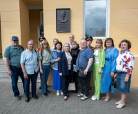 Открытие памятной доски Ю. М. Соломина