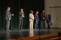 С открытием гастролей!